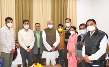 पशु चिकित्सकों ने किया प्रभारी मंत्री का स्वागत, दिया ज्ञापन