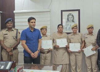 पुलिस की आपणी सखी टीम की सजगता से टला हादसा, एस पी जय यादव ने पूरी टीम को किया सम्मानित