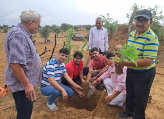 भारत विकास परिषद की चूरू शाखा ने लगाए पौधे