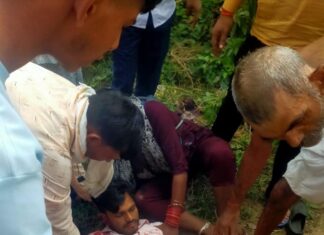 कार की टक्कर लगने से बाइक सवार पति-पत्नी हुए घायल