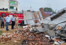 दुकान में लगी आग के बाद हुआ ब्लास्ट, दुकानदार की मौत, चार दुकानें क्षतिग्रस्त