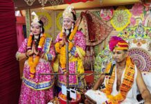 आशीर्वाद पैलेस पर सात दिवसीय भागवत कथा का फूलों की होली के साथ हुआ समापन