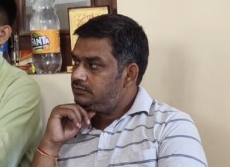 90 हजार रुपये की रिश्वत लेते एसीबी ने सहायक प्रशासनिक अधिकारी को रंगे हाथों पकड़ा