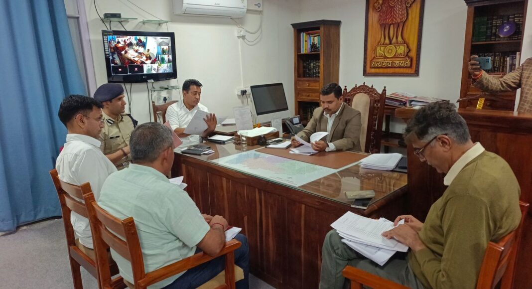 सांसद राहुल कस्वा ने ली समीक्षा बैठक, सड़क सुरक्षा व जलजीवन मिशन को लेकर दिए सख्त निर्देश