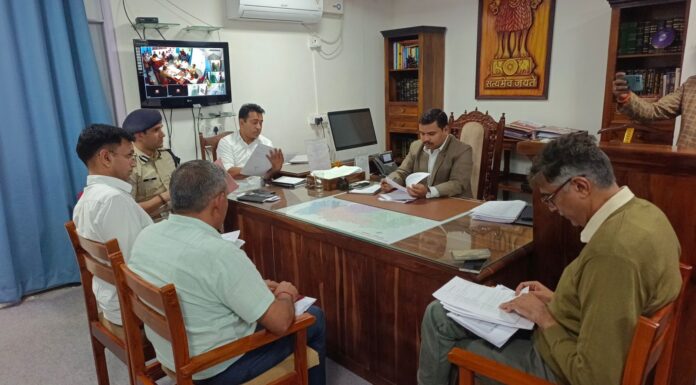 सांसद राहुल कस्वा ने ली समीक्षा बैठक, सड़क सुरक्षा व जलजीवन मिशन को लेकर दिए सख्त निर्देश