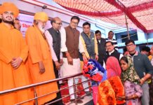 जरूरतमंदों को वितरित किए कंबल व रजाई