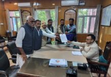 सतीपुरा ओवरब्रिज पर बीच की दीवार को लेकर भड़का जनआक्रोश