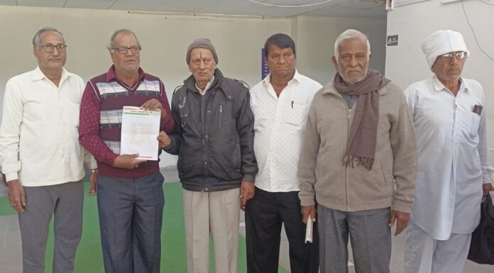 समस्या समाधान केंद्र ने लंबित मांगों को लेकर जिला कलक्टर को सौंपा ज्ञापन