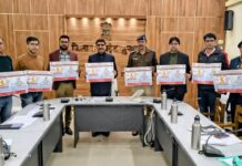 बाल अधिकारिता विभाग की त्रैमासिक बैठक में शिशु पालना गृह के पोस्टर का विमोचन