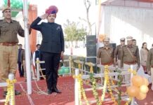 पुलिस लाइन मैदान में जिला स्तरीय गणतंत्र दिवस समारोह आयोजित, कलेक्टर ने फहराया तिरंगा