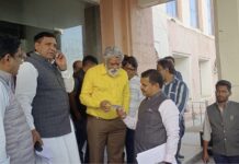 डीबी अस्पताल के वार्ड बॉय व वार्ड लेडीज को पांच माह से नहीं मिला वेतन