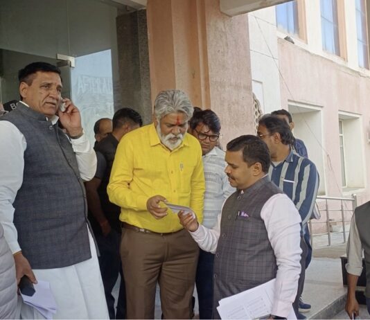 डीबी अस्पताल के वार्ड बॉय व वार्ड लेडीज को पांच माह से नहीं मिला वेतन