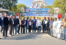 ब्राह्मण समाज को अपमानित करने के विरोध में प्रधानमंत्री के नाम जिला कलेक्टर को सौंपा ज्ञापन