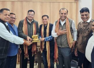 प्रवासी संजय बद्री जालान ने किया गौशाला का अवलोकन