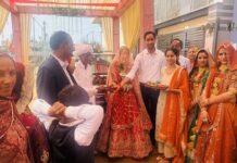 अनूठी मिसाल; पोते की शादी में दादाजी ने दहेज ना लेकर पौत्रवधु को गिफ्ट में दी कार