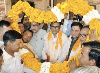 झींगा मछली पालकों ने पूर्व नेता प्रतिपक्ष राठौड़ का किया सम्मान