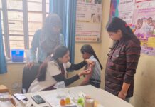 जिले में पहले दिन 13 स्थानों पर लगाए 53 एचपीवी टीके