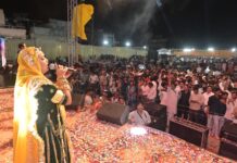 महंदी रची म्हारा हाथां में, घुळ रहयो काजळ आंख्यां में, चुनड़ी को रंग सुरंग म्हारा सायब जी…