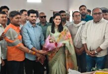 केक काटकर मनाया भाजपा जिलाध्यक्ष हर्षिनी कुलहरि का जन्मोत्सव