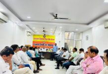 ग्रीष्मावकाश सहित अन्य अवकाशों में मनमानी कटौती को वापस लेने की मांग को लेकर शिक्षक संघ (सियाराम) ने किया आंदोलन का ऐलान