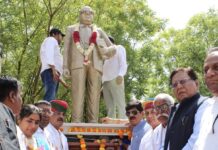 बाबा साहेब भीमराव अंबेडकर की प्रतिमा का अनावरण