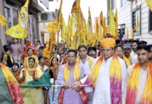 श्रीराधा कृष्ण मंदिर के स्थापना दिवस पर निकली भव्य शोभायात्रा, भक्ति में सराबोर हुआ वार्ड 23