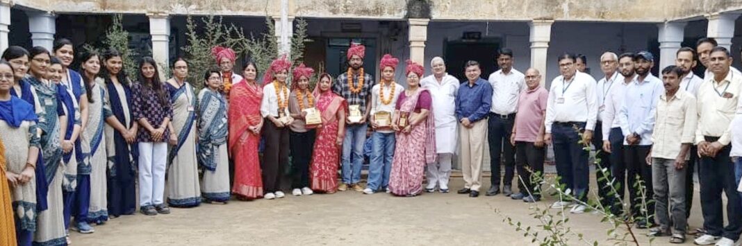महाराणा प्रताप पब्लिक सीनियर सेकेंडरी स्कूल में मेधावी विद्यार्थियों का सम्मान समारोह आयोजित