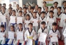 मार्शल आर्ट बेल्ट परीक्षा में 32 खिलाड़ियों ने दिखाई प्रतिभा