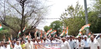खेतड़ी में कांग्रेस कार्यकर्ताओं ने सरकार के खिलाफ किया विरोध प्रदर्शन