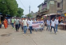 बबाई में गौशाला की दीवार तोड़ने पर ग्रामीणों में आक्रोश, विरोध प्रदर्शन कर थानाधिकारी को ज्ञापन देकर की कार्रवाई की मांग