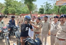 सुरक्षित सफर की नई पहल: झुंझुनूं पुलिस ने 400 बाइक चालकों को बांटे हेलमेट, सड़क सुरक्षा का दिया संदेश
