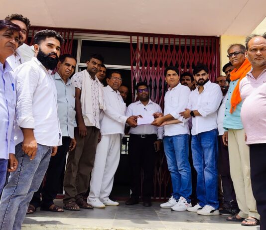 सिंघाना में नाले की सफाई और जलभराव की समस्या को लेकर ग्रामीणों में आक्रोश, ईओ को ज्ञापन देकर की सात दिन में समाधान की मांग