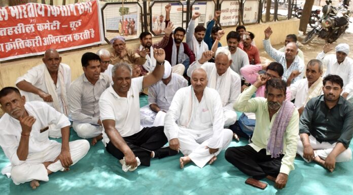 बिजली समस्याओं के समाधान को लेकर किसान सभा ने सौंपा ज्ञापन