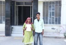 आरोपियों की गिरफ्तारी की मांग को लेकर एसपी को सौंपा ज्ञापन