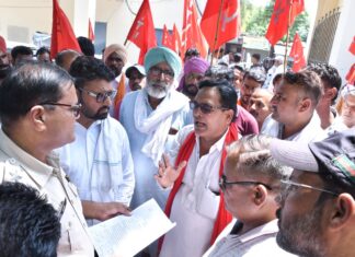 नशे के अवैध कारोबार और बढ़ती गुंडागर्दी पर रोक की मांग