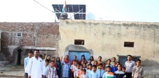भट्टा कॉलोनी के महात्मा गांधी विद्यालय में शान से लहराया तिरंगा