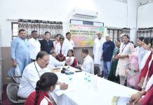 एपेक्स क्लब ने लगाया विशेष स्वास्थ्य जांच शिविर