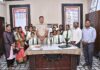 अल्फ्रेड नोबेल सेकेंडरी स्कूल के विद्यार्थियों ने पुलिसकर्मियों को बांधी राखी