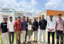 आरएसएस की पुस्तिका वितरण के विरोध में सीपीआईएम ने किया बीईईओ कार्यालय का घेराव