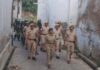 निकाय चुनाव से पहले सिंघाना में पुलिस का फ्लैग मार्च, असामाजिक तत्वों को सख्त संदेश