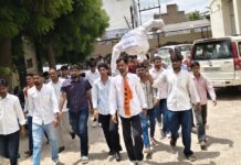 झारखंड सरकार के विरोध में एबीवीपी का प्रदर्शन, लोहिया कॉलेज के बाहर फूंका पुतला