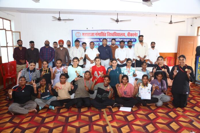 हनुमानगढ़ में अंतर महाविद्यालय पेंसक सिलाट प्रतियोगिता के विजेता खिलाड़ी