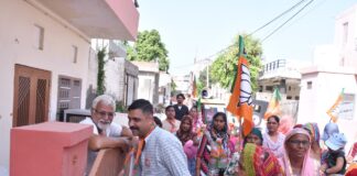 वार्ड 24 में भाजपा प्रत्याशी गजेंद्र सिंह का तूफानी जनसंपर्क