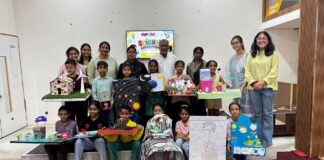 हनुमानगढ़ के सरस्वती कॉन्वेंट स्कूल के मकुंस प्ले विंग में विज्ञान प्रदर्शनी में मॉडल प्रस्तुत करते नन्हें विद्यार्थी
