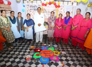 हनुमानगढ़ में आंगन मिलन सेवा कार्यक्रम, आंगनबाड़ी कार्यकर्ताओं व सहायिकाओं का सम्मान हनुमानगढ़ के गांधीनगर क्षेत्र में आंगन मिलन सेवा कार्यक्रम के दौरान आंगनबाड़ी कार्यकर्ताओं और सहायिकाओं का सम्मान