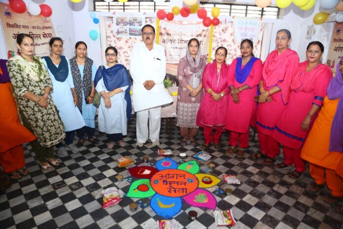 02_Aanganbadi (1) Large हनुमानगढ़ के गांधीनगर क्षेत्र में आंगन मिलन सेवा कार्यक्रम के दौरान आंगनबाड़ी कार्यकर्ताओं और सहायिकाओं का सम्मान