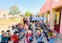 रोटरी क्लब हनुमानगढ़ विज़न द्वारा रोड़ावाली स्कूल में विद्यार्थियों को स्टेशनरी वितरण