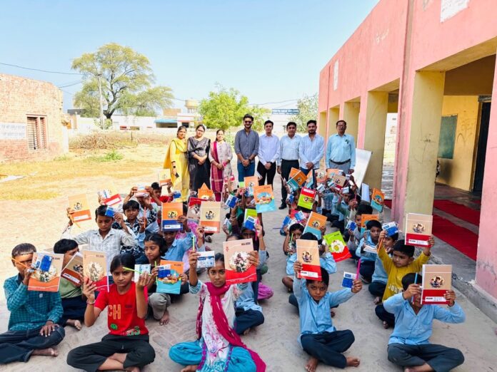 02_Rotri Large रोटरी क्लब हनुमानगढ़ विज़न द्वारा रोड़ावाली स्कूल में विद्यार्थियों को स्टेशनरी वितरण