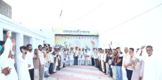 हनुमानगढ़ में कांग्रेस की निकाय चुनाव समीक्षा बैठक, पंचायत चुनाव की तैयारी पर मंथन हनुमानगढ़ जिला कांग्रेस कमेटी कार्यालय में निकाय चुनाव की समीक्षा बैठक में शामिल जिलाध्यक्ष मनीष मक्कासर और पार्टी पदाधिकारी