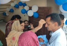 अहमदाबाद विमान हादसे में मृत मानव भादू के घर जन्मा बेटा, पिता ने रखा वही नाम अहमदाबाद विमान हादसे में मृत मानव भादू के नाम पर नवजात बेटे का नामकरण